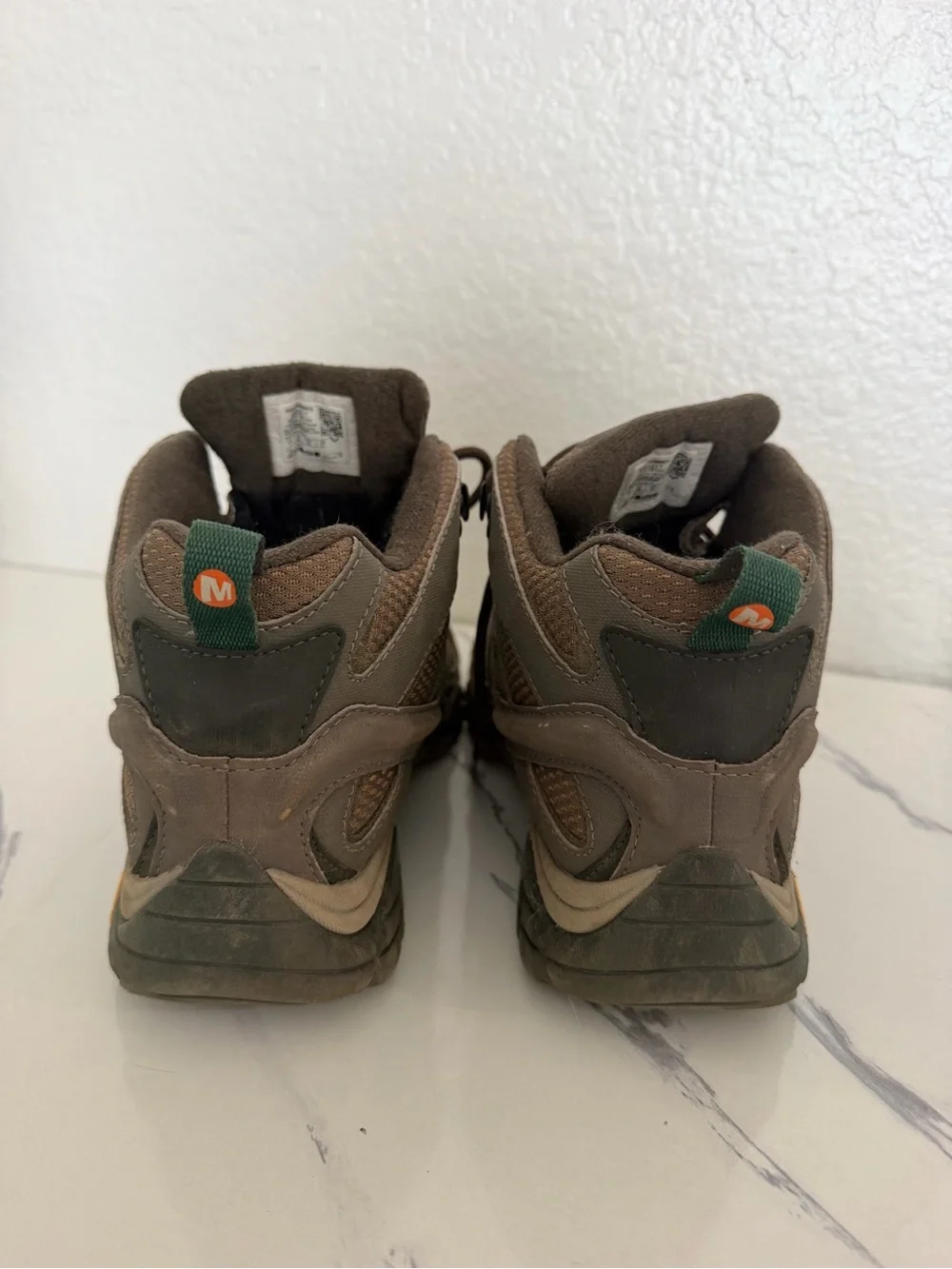 MERRELL MOAB 2 MID GTX HIKING BOOTS MEN'S  Men's men’s size 9 waterproof vibram
